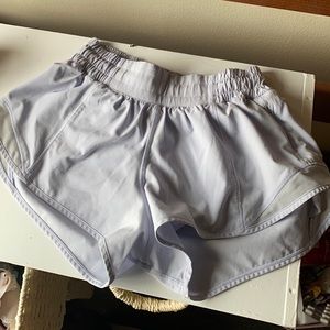 Lululemon Hotty Hots size 2, 2.5”